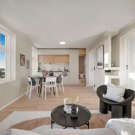 Panorama - View In L *